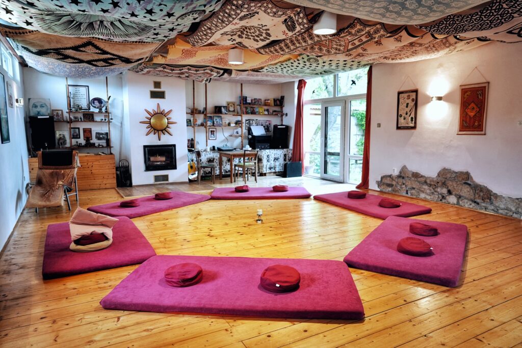 Velký sál, ve kterém probíhá program kurzů